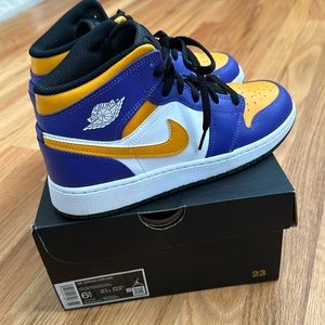 EUC Air Jordan 1 Mid - Lakers colors